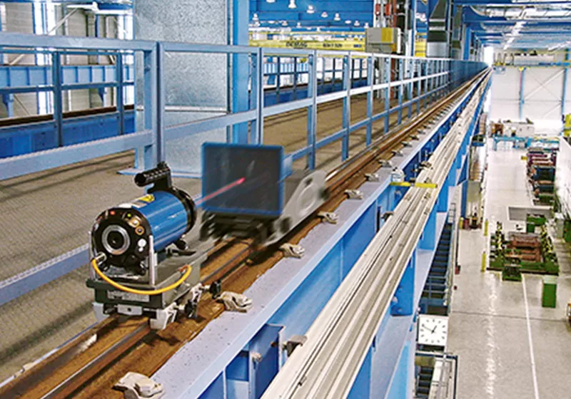 En kranbana i industriell miljö