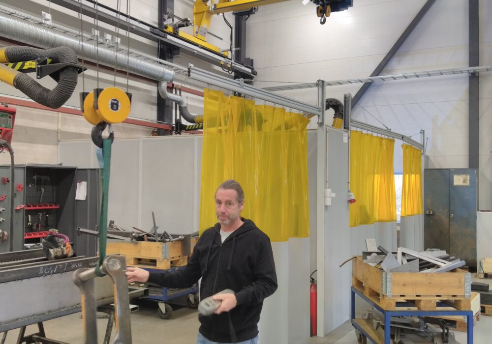 Travers i industriell miljö skapar en effektiv produktion