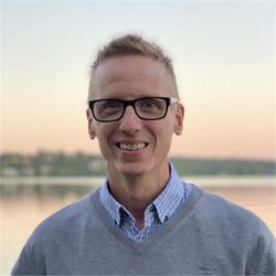 Claes kan hjälpa dig att ta fram rätt lyftbord för er verksamhet