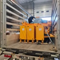 3 traverser från sidan ink person