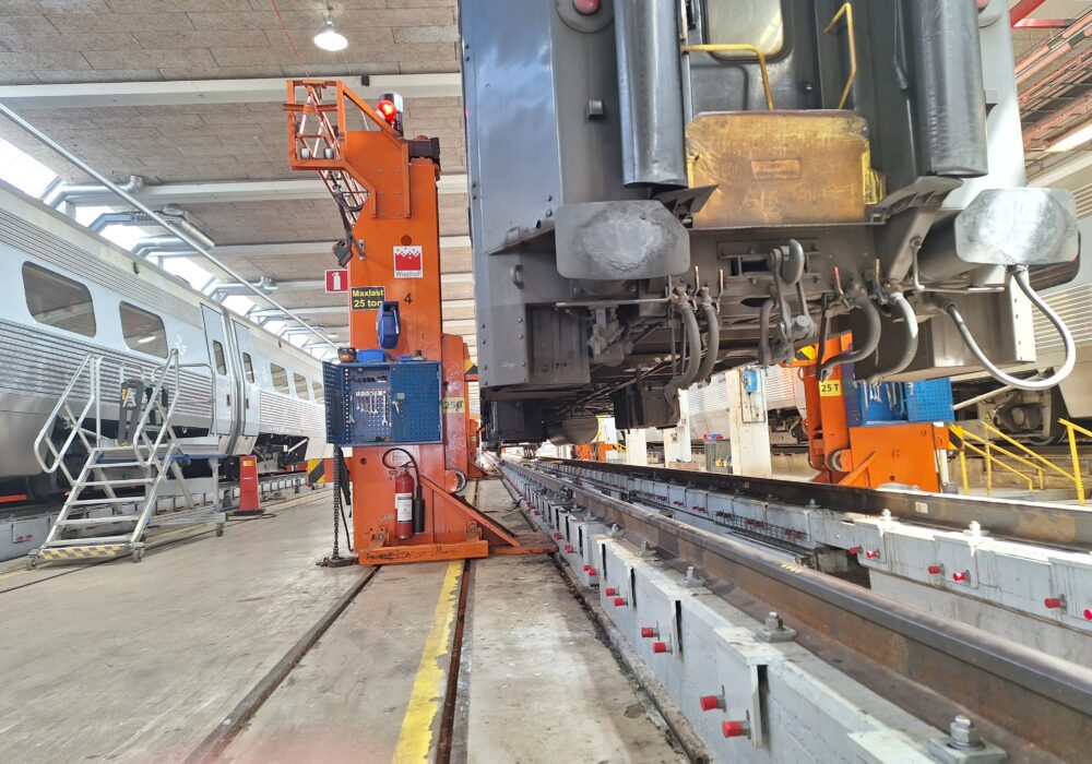 Dematek håller utbildning för lyftbockar